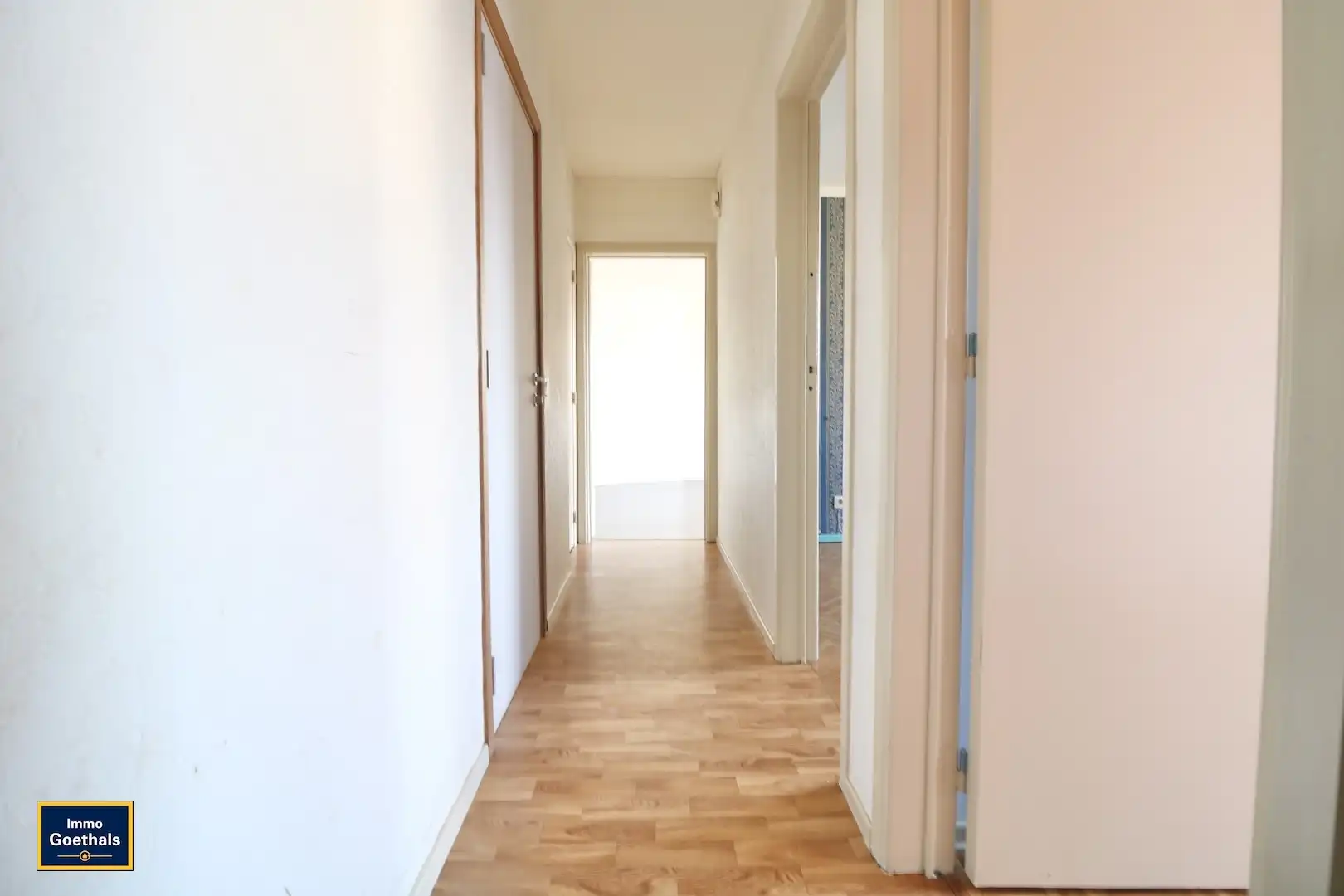 Centraal gelegen appartement met 2 kamers en 1 garage. foto 7