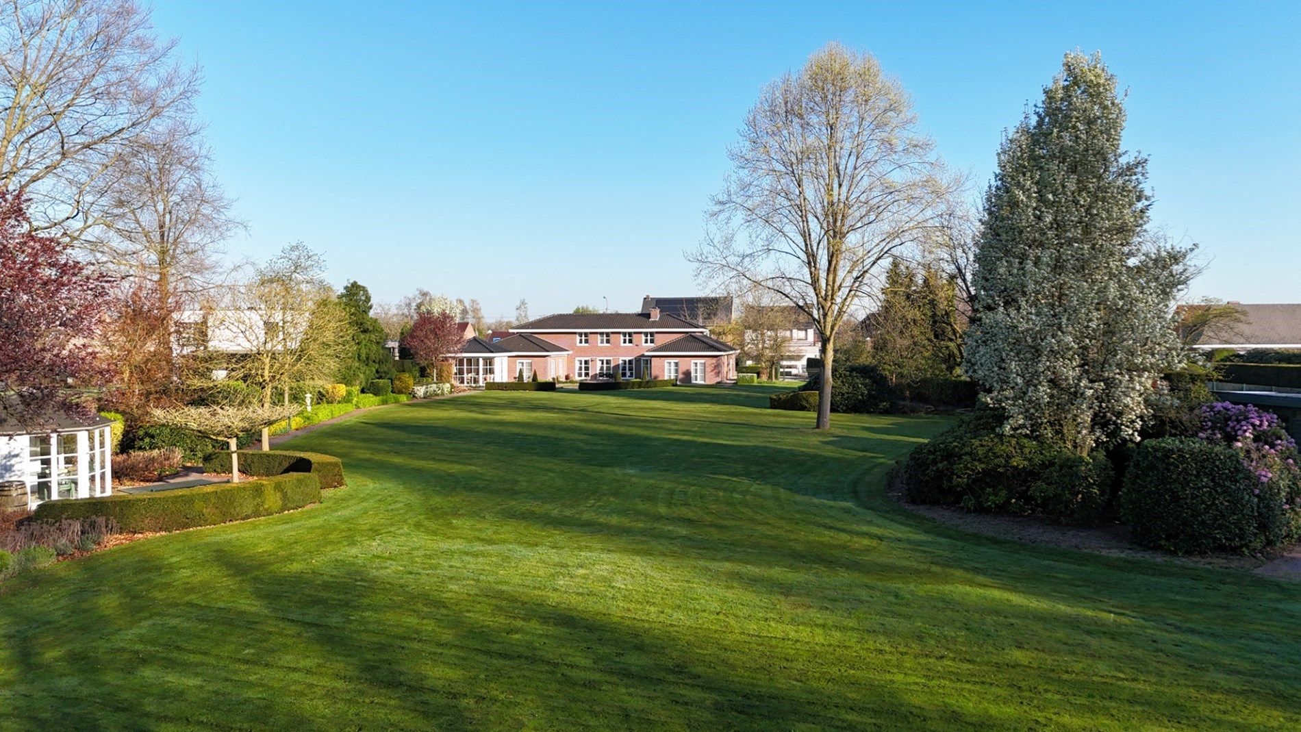 Tijdloze, stijlvolle villa met parktuin op toplocatie. foto 6