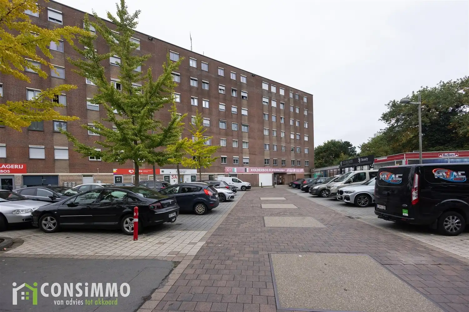 Instapklaar appartement met 3 slaapkamers en overdekt terras in Genk foto 2