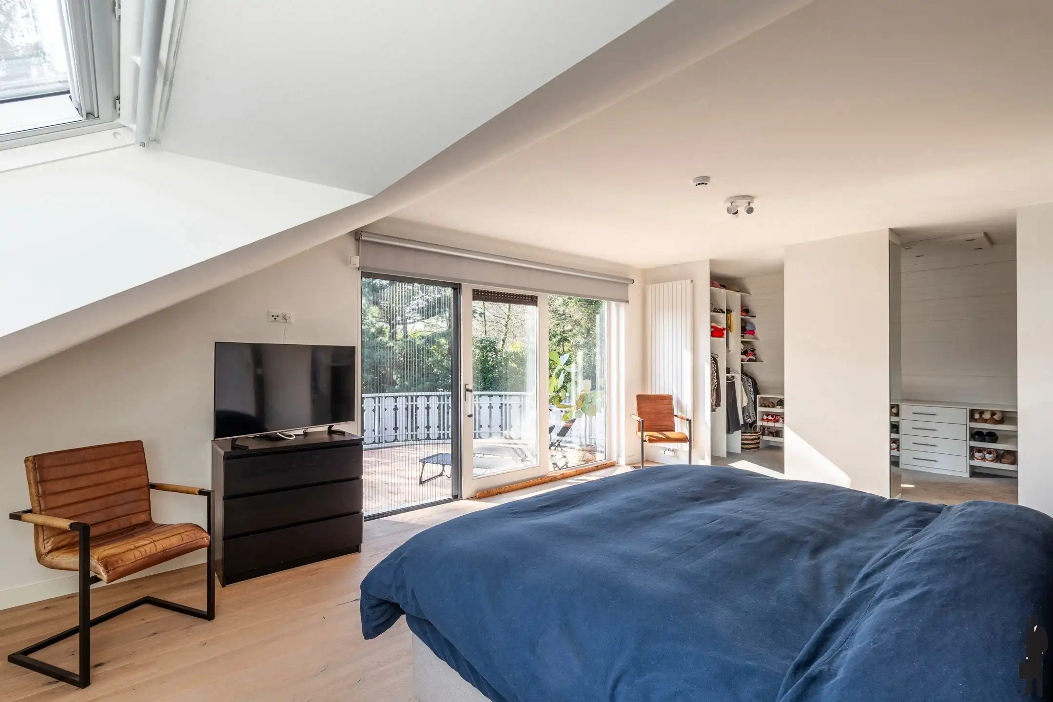 In de Meerse bergen treffen we op een ruim perceel van ca. 2.735m² deze knappe, lichtrijke villa foto 32