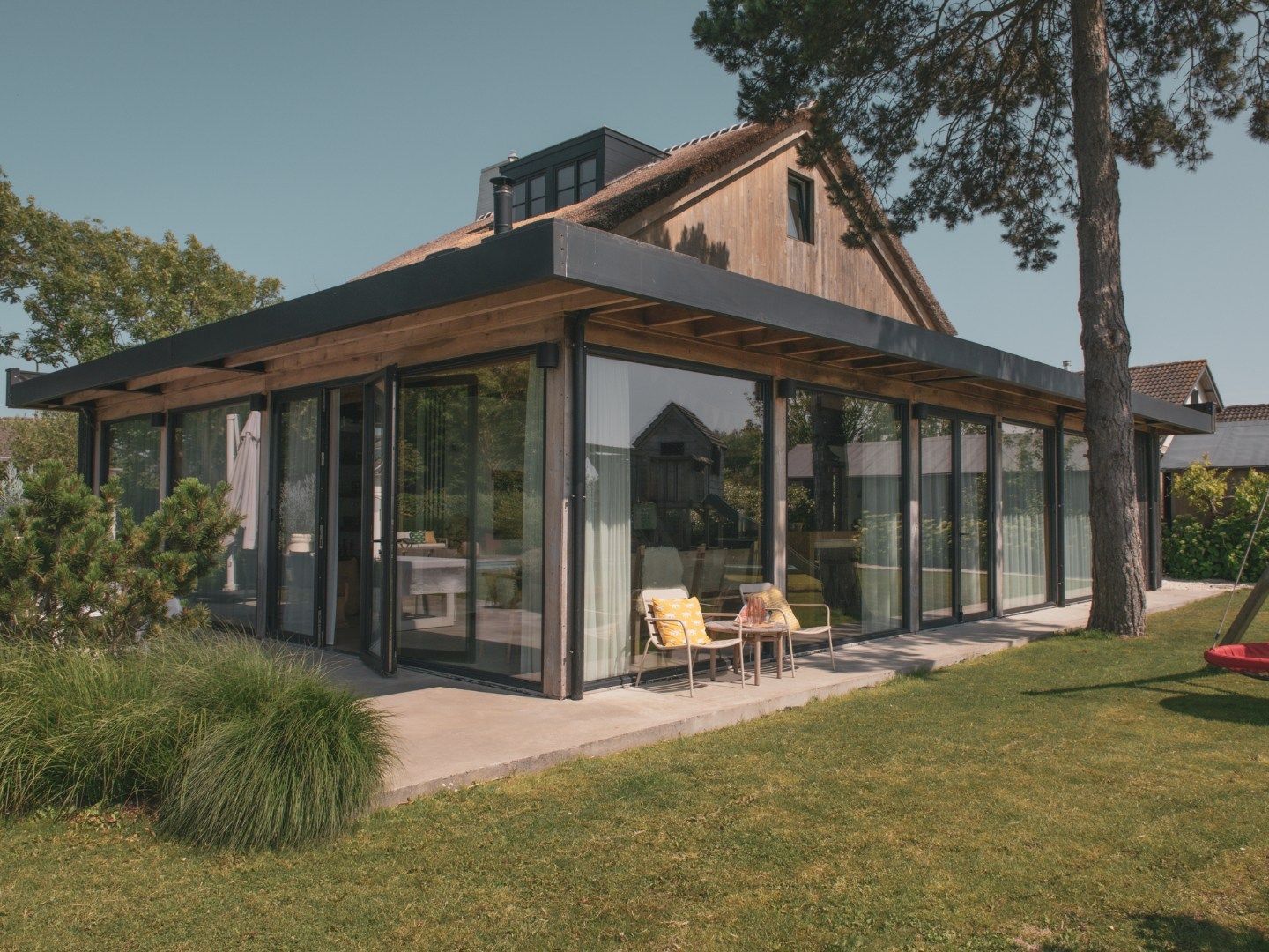 Riante gezinsvilla met gastenverblijf op een toplocatie te Cadzand  foto 2