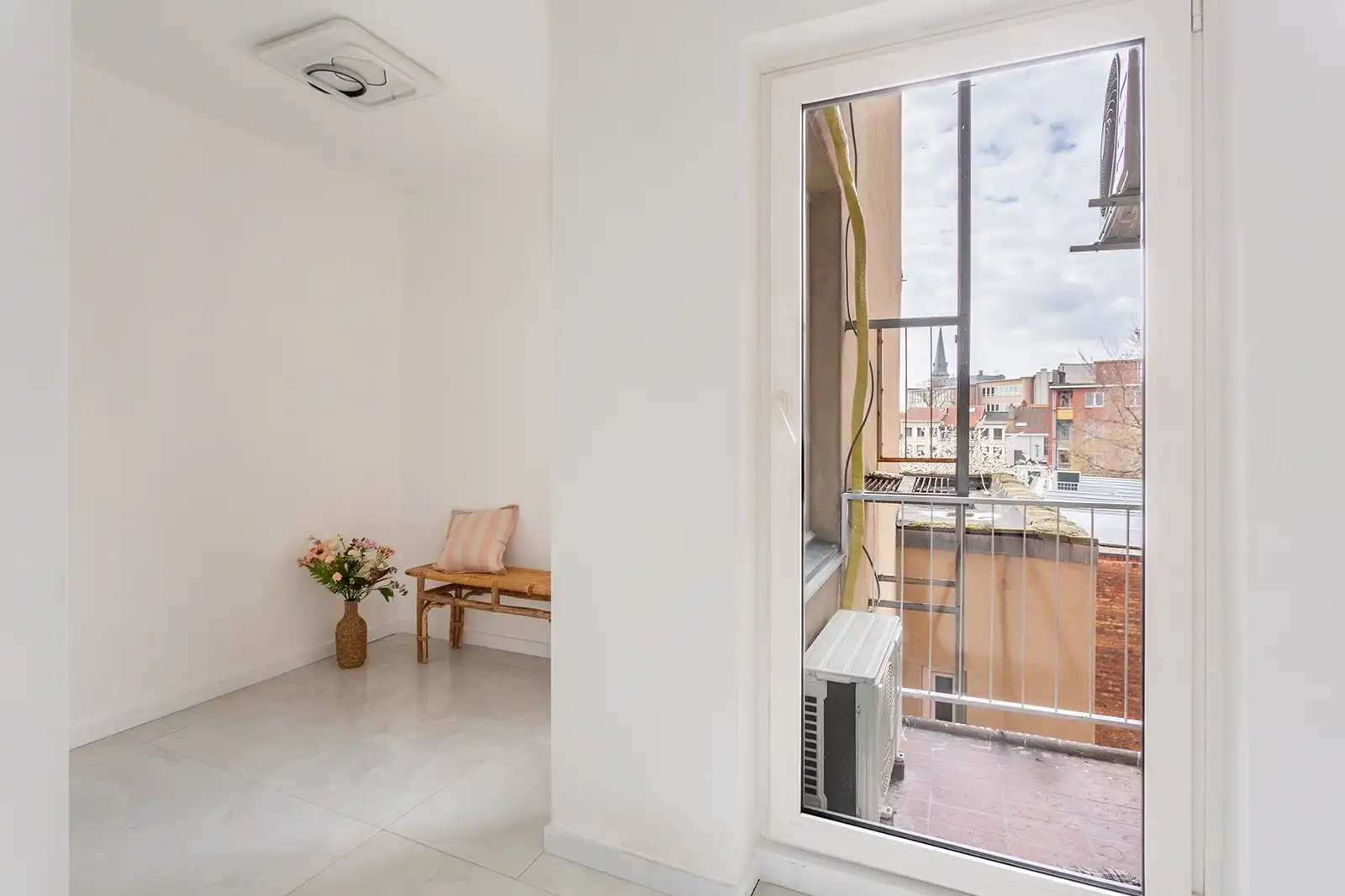 Recent gerenoveerd app. met 2 slpks en 2 terrassen foto 23