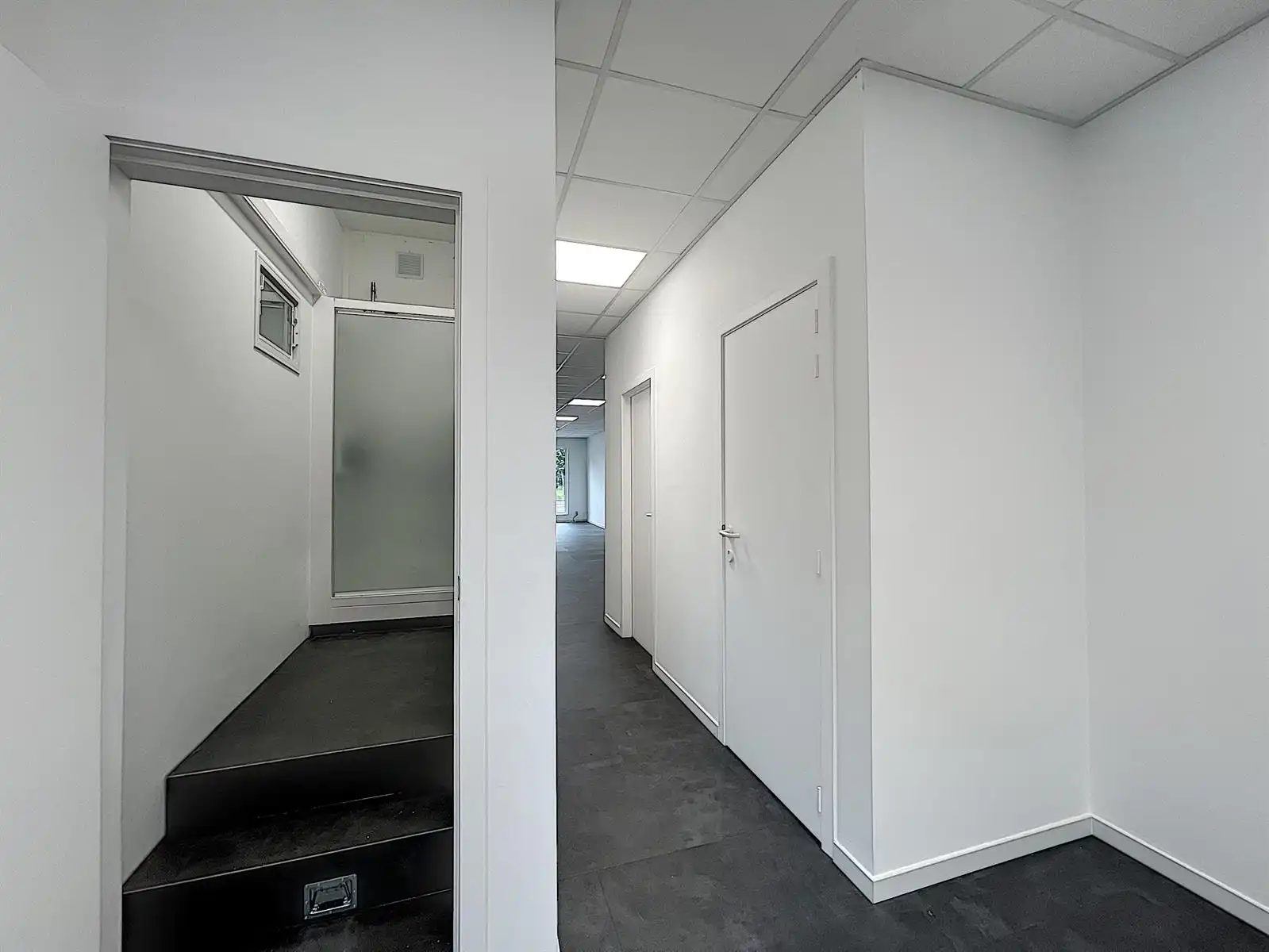 Commerciële ruimte met kelder te huur nabij Gent St-Pieters foto 5