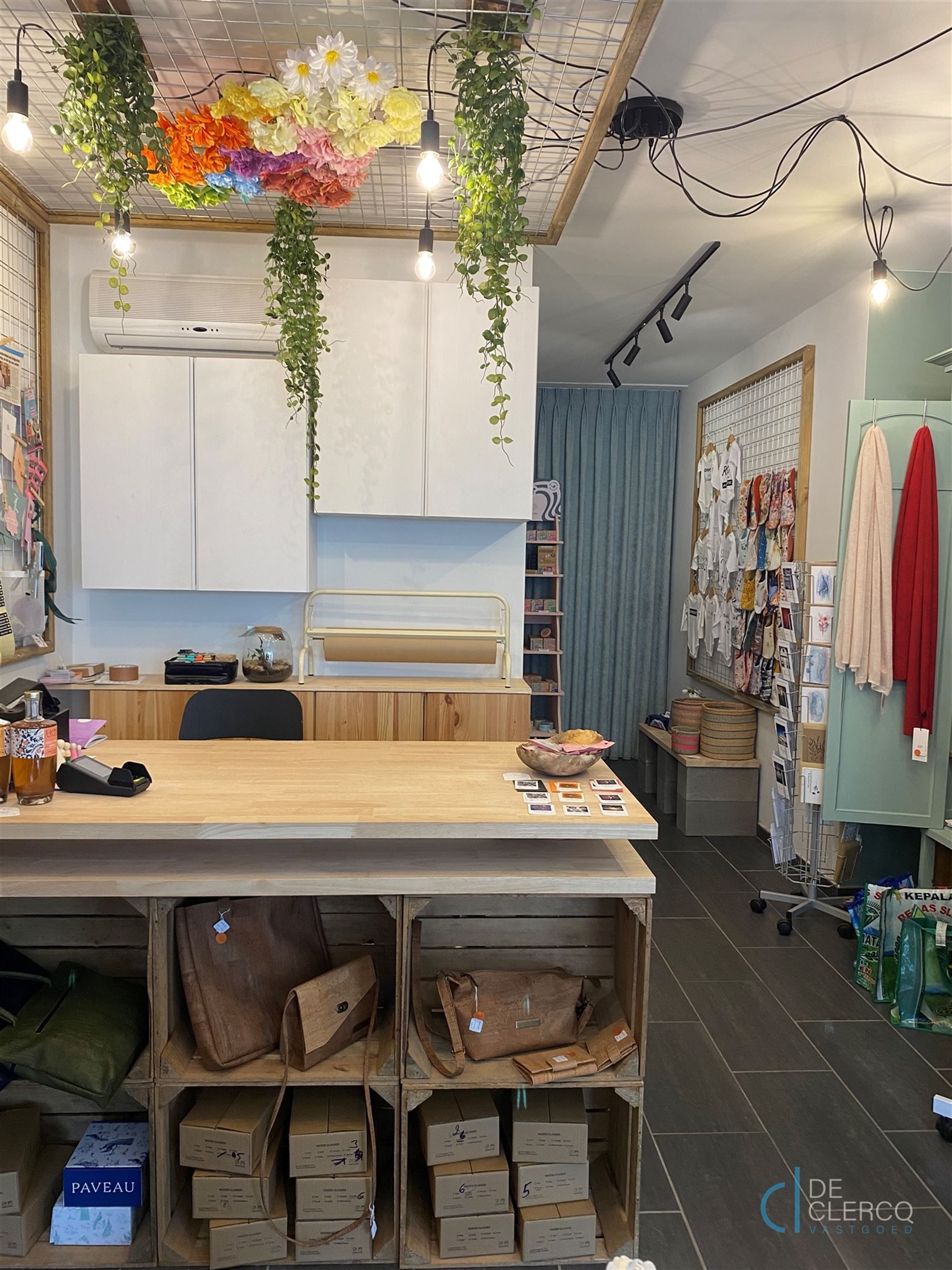 Instapklaar handelspand te huur centrum Lochristi, snel vrij foto 4