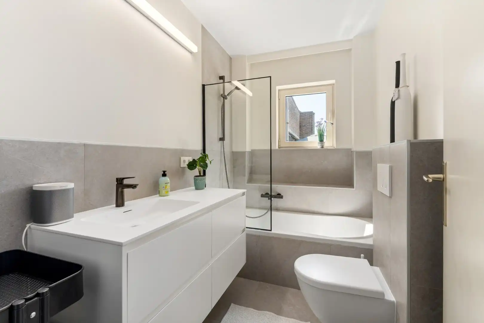 Lichtrijk en instapklaar appartement met garage te Kristus-Koning foto 6