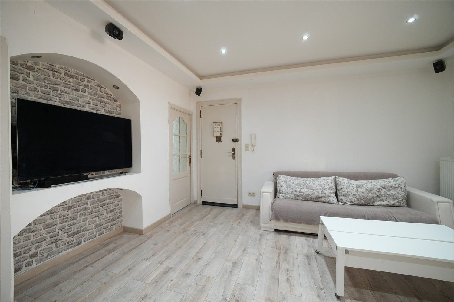 Instapklaar appartement met terras in Jette foto 8