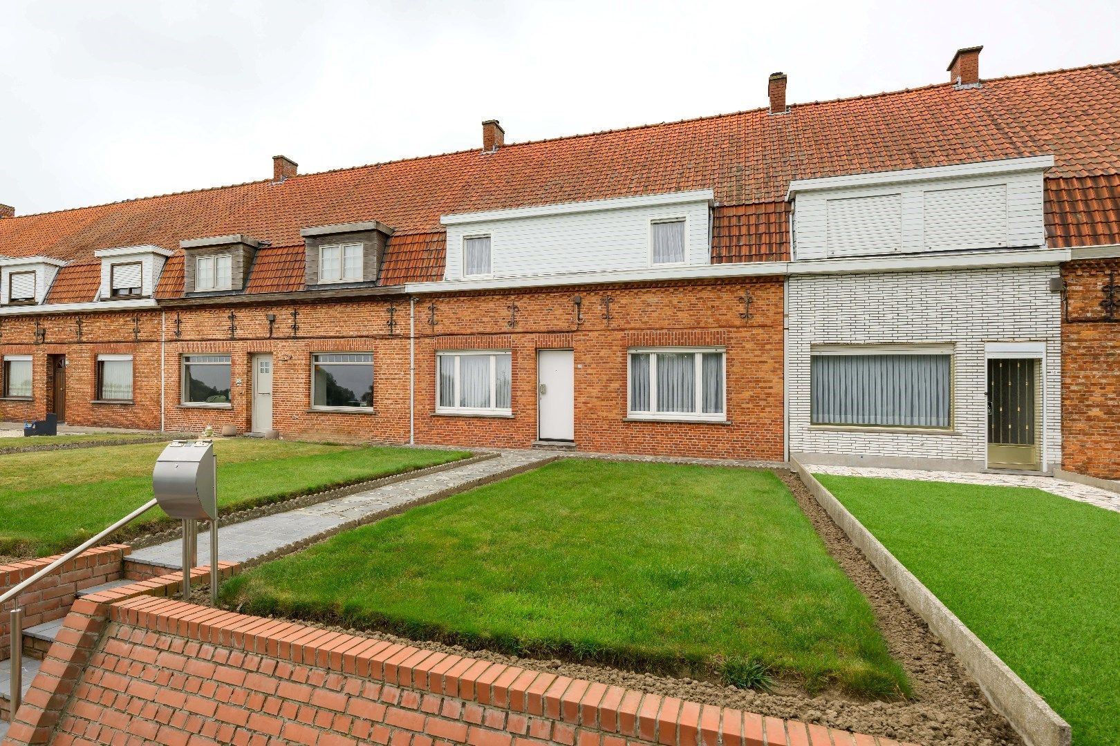 CHARMANTE RIJWONING MET TUIN EN GARAGE ACHTEROM OP 681M² foto 17