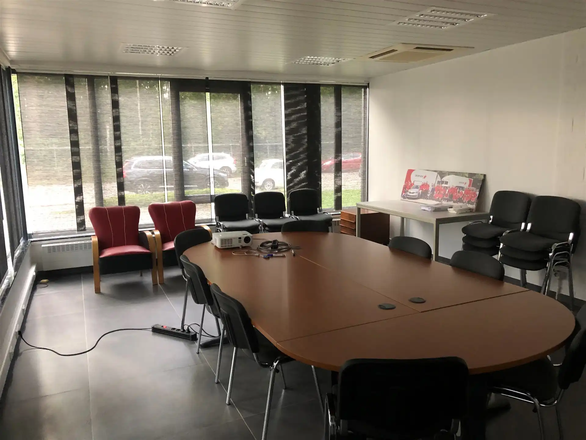 Bedrijfsgebouw met magazijnen, buitenopslag, kantoren en woonst foto 14