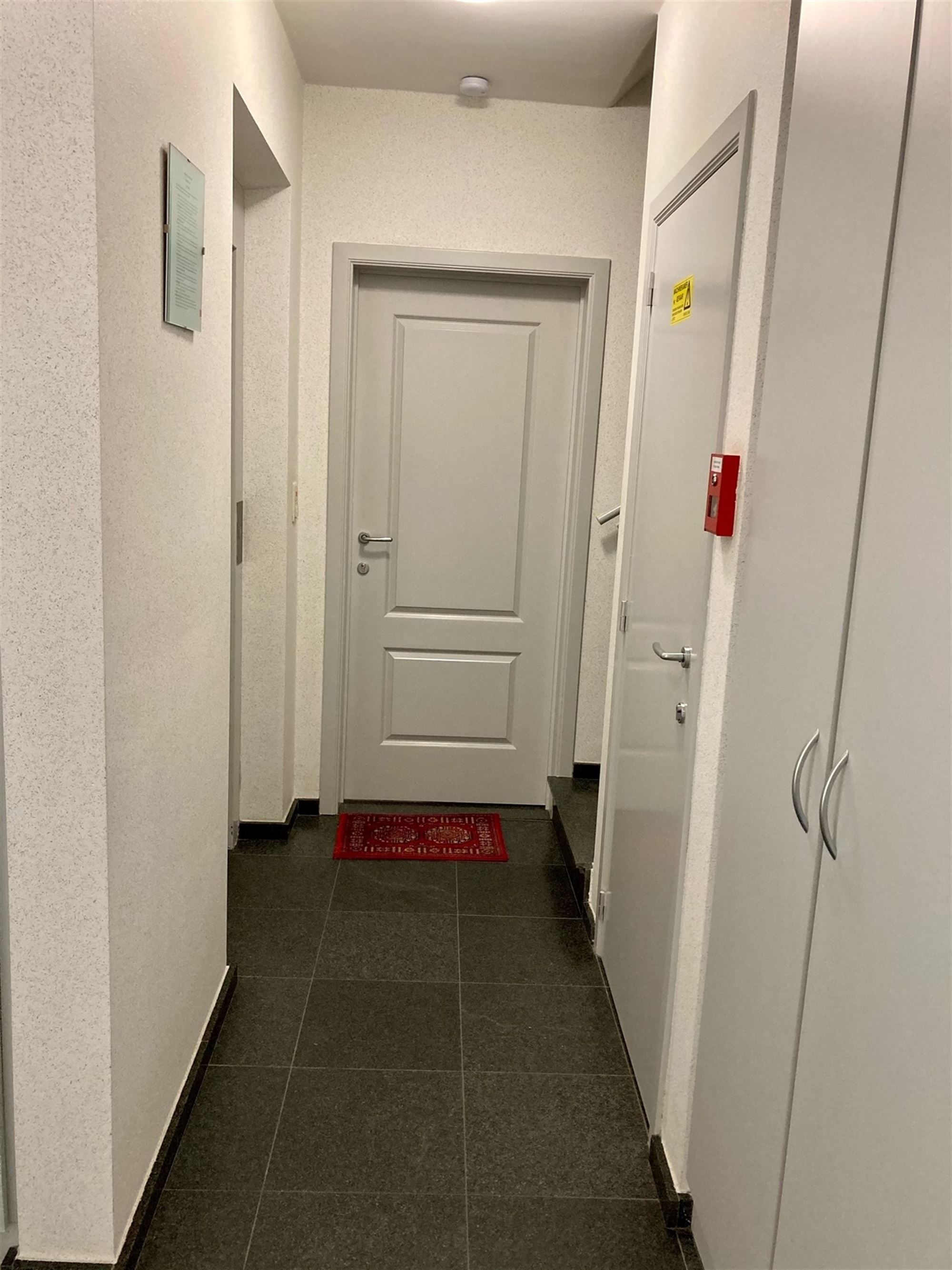 Prachtig appartement met 2 slaapkamers en garage. foto 4