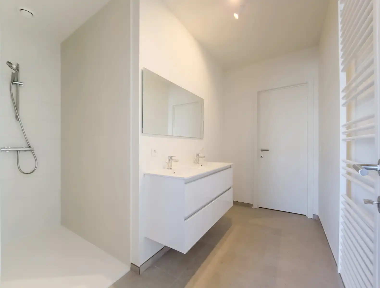Rustig en comfortabel 2slpk appt. met mooi terras foto 8