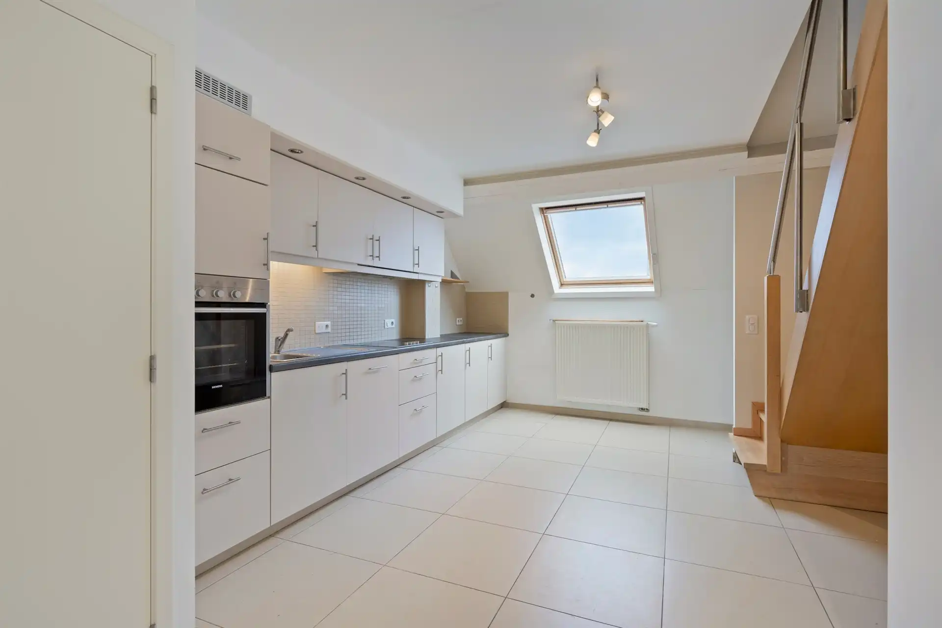 Lichtrijk duplexappartement met terras en 2 kamers foto 4