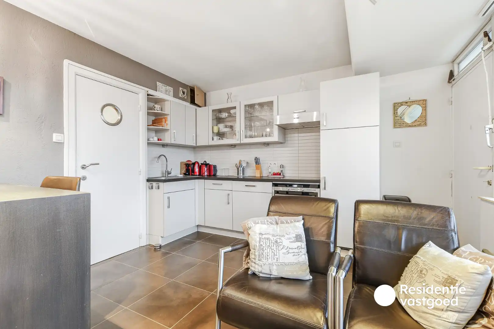 Gemeubeld éénslaapkamerappartement met terras en kelderberging in Park Atlantis, De Haan foto 2