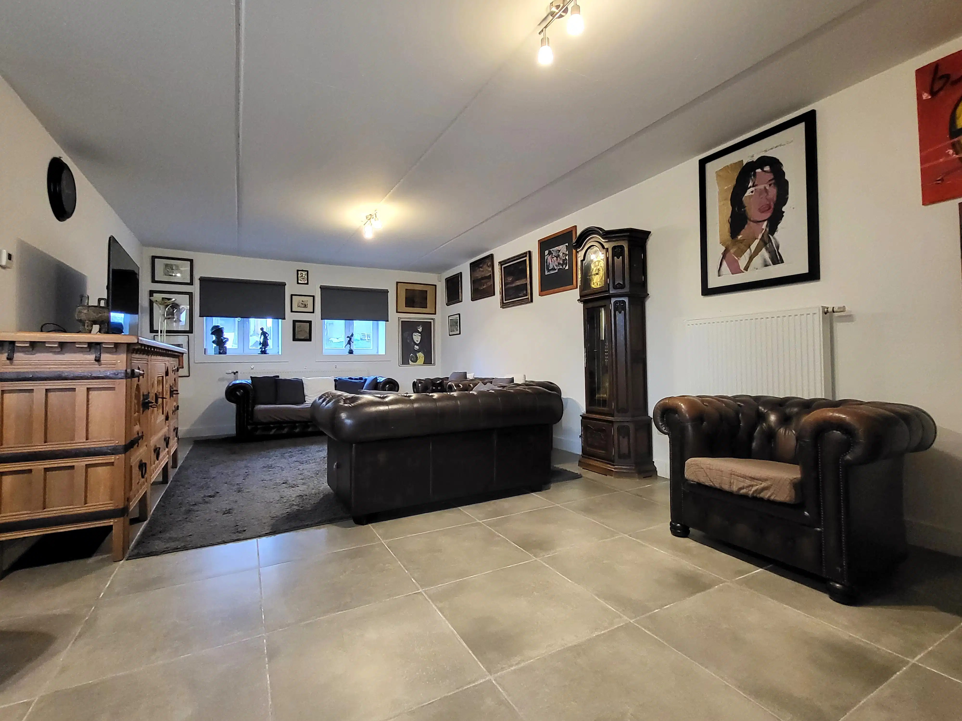 In het landelijke Roborst, een deelgemeente van Zwalm in de prachtige Vlaamse Ardennen, bevindt zich deze ruime en volledig gerenoveerde woning op een perceel van 1.143 m².  foto 13