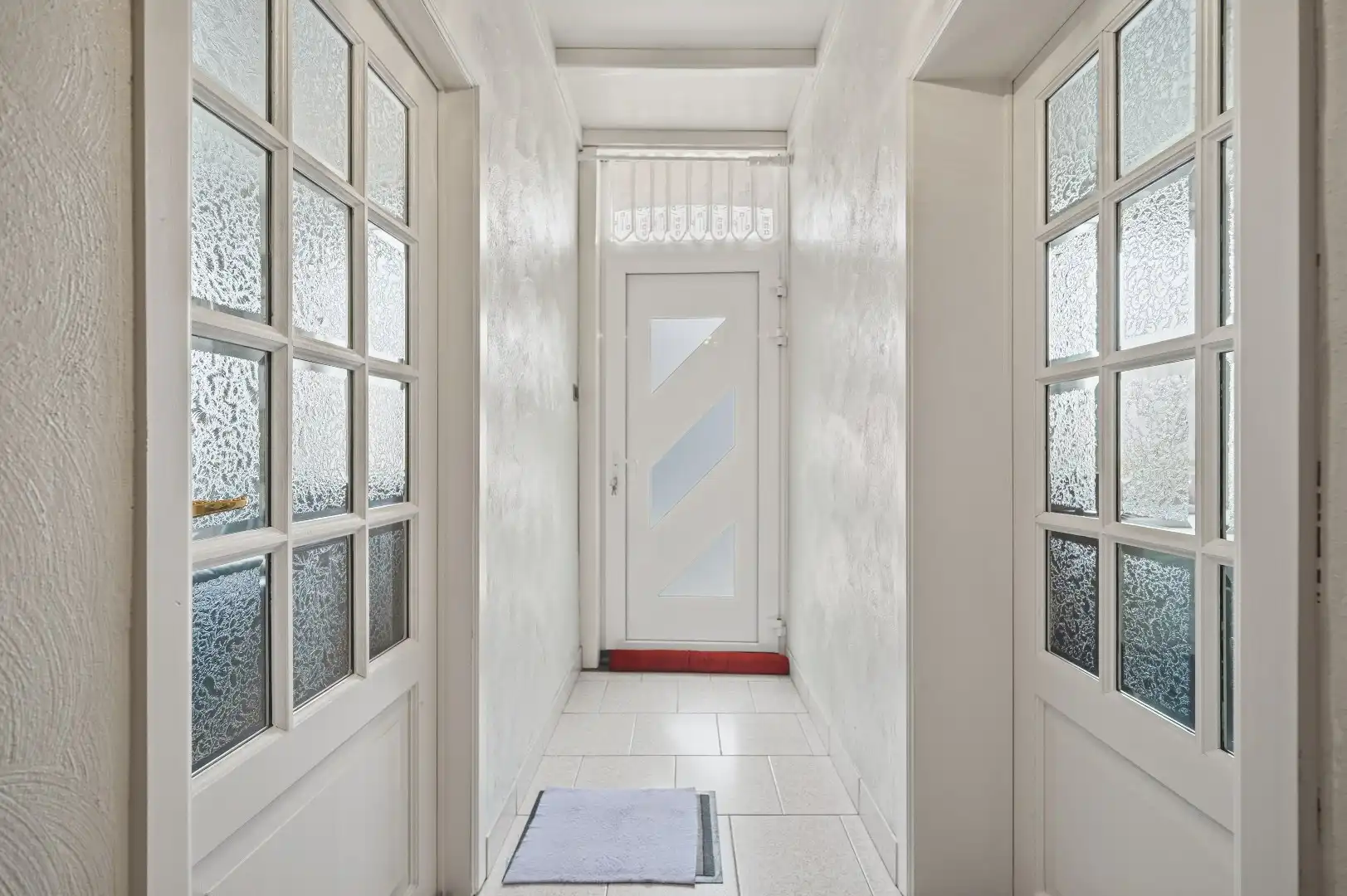 Instapklare rijwoning te Boutersem met tuin en 2 garages foto 4