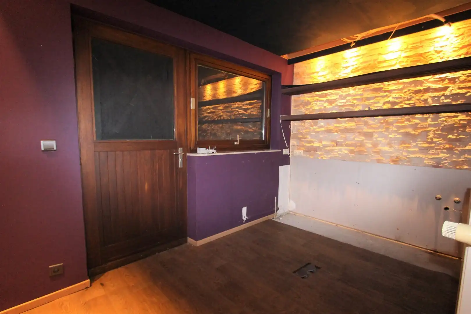 PRACHTIG GELEGEN MODERNE HANDELSWONING foto 10