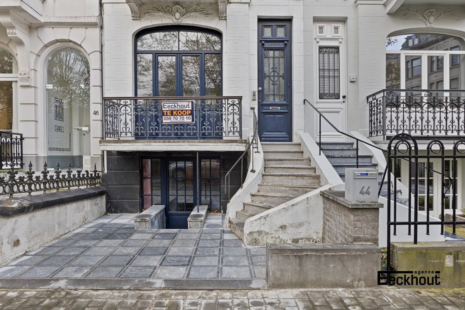 Uniek en ruim (351 m²) herenhuis met garages op topligging te Oostende ! foto 29