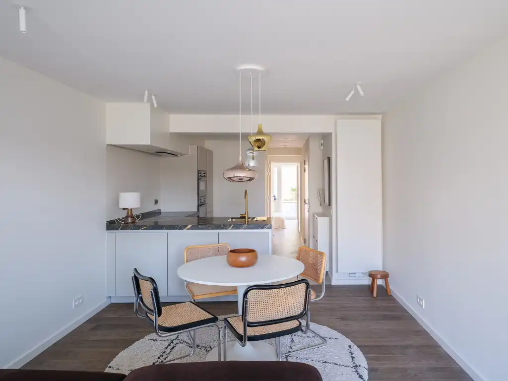 Lichtrijk gerenoveerd éénslaapkamerappartement met terras en zicht op het water foto 4