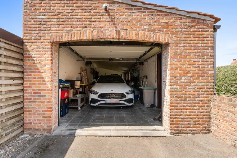 Instapklare gezinswoning met 4 slaapkamers en dubbele garage foto 23