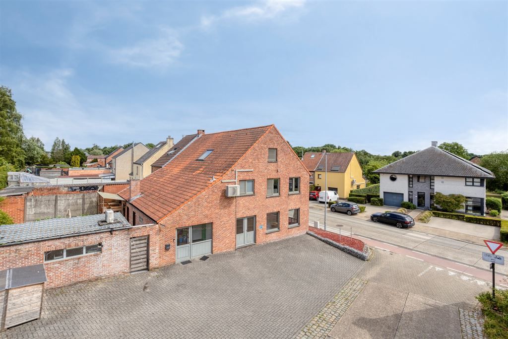 Handelswoning op een zeer gunstige locatie te Hulshout foto 2