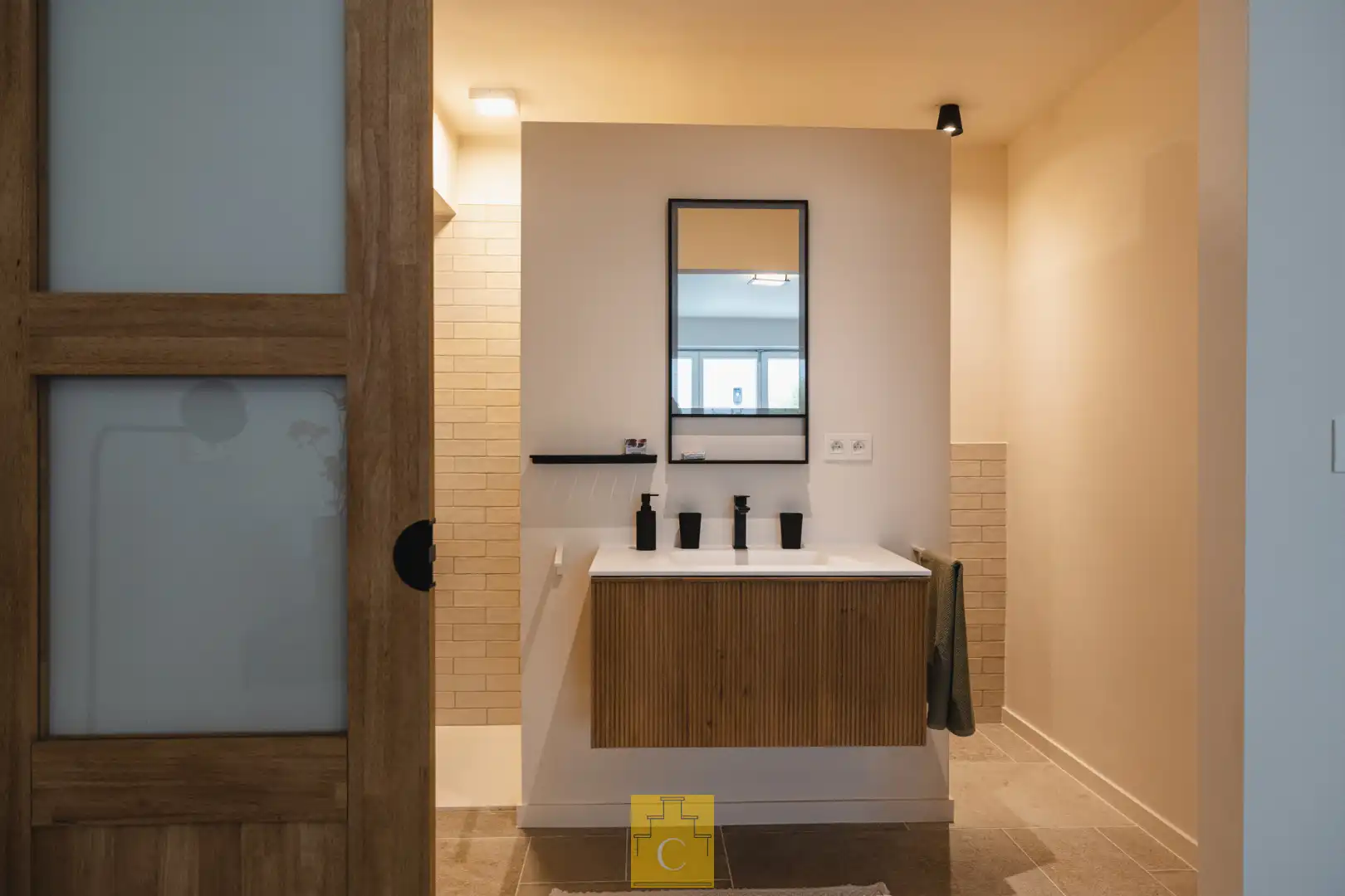 perfect gelegen pas gerenoveerde stadswoning - 340 m2 vloeroppervlakte - met garage, tuin en extra terras op het verdiep foto 11