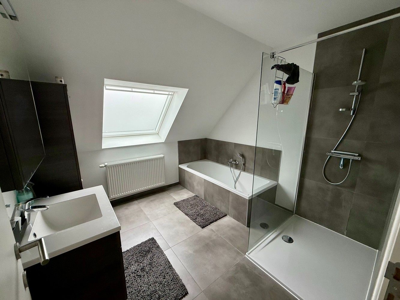 Recente, energiezuinige woning met 3 slaapkamers te huur! foto 12