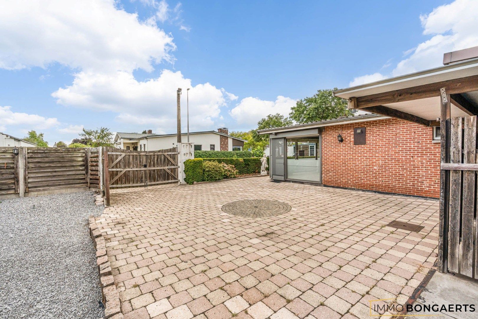 Ruime hoekwoning met drie slaapkamers foto 28