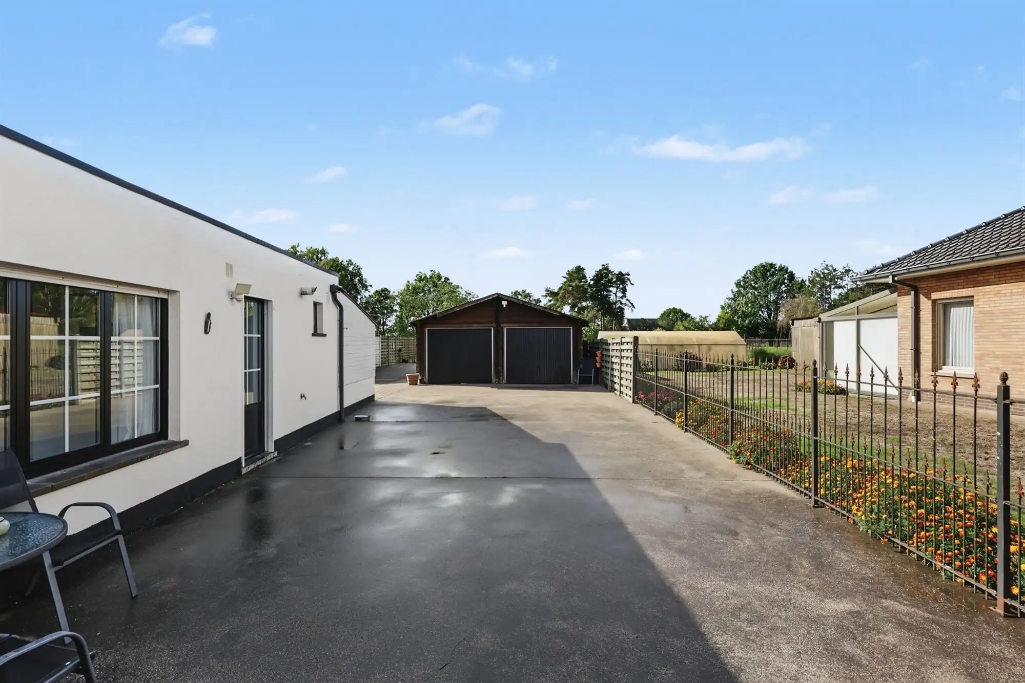 Instapklare woning op ruim perceel met paardenstallen foto 19