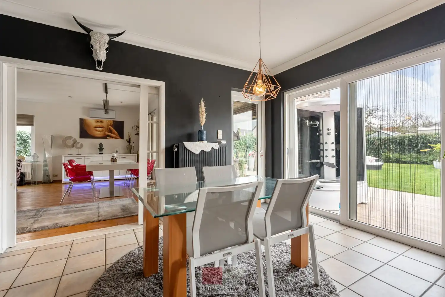 Vrijstaande woning met luxe buitenbeleving en topligging nabij Maastricht foto 7