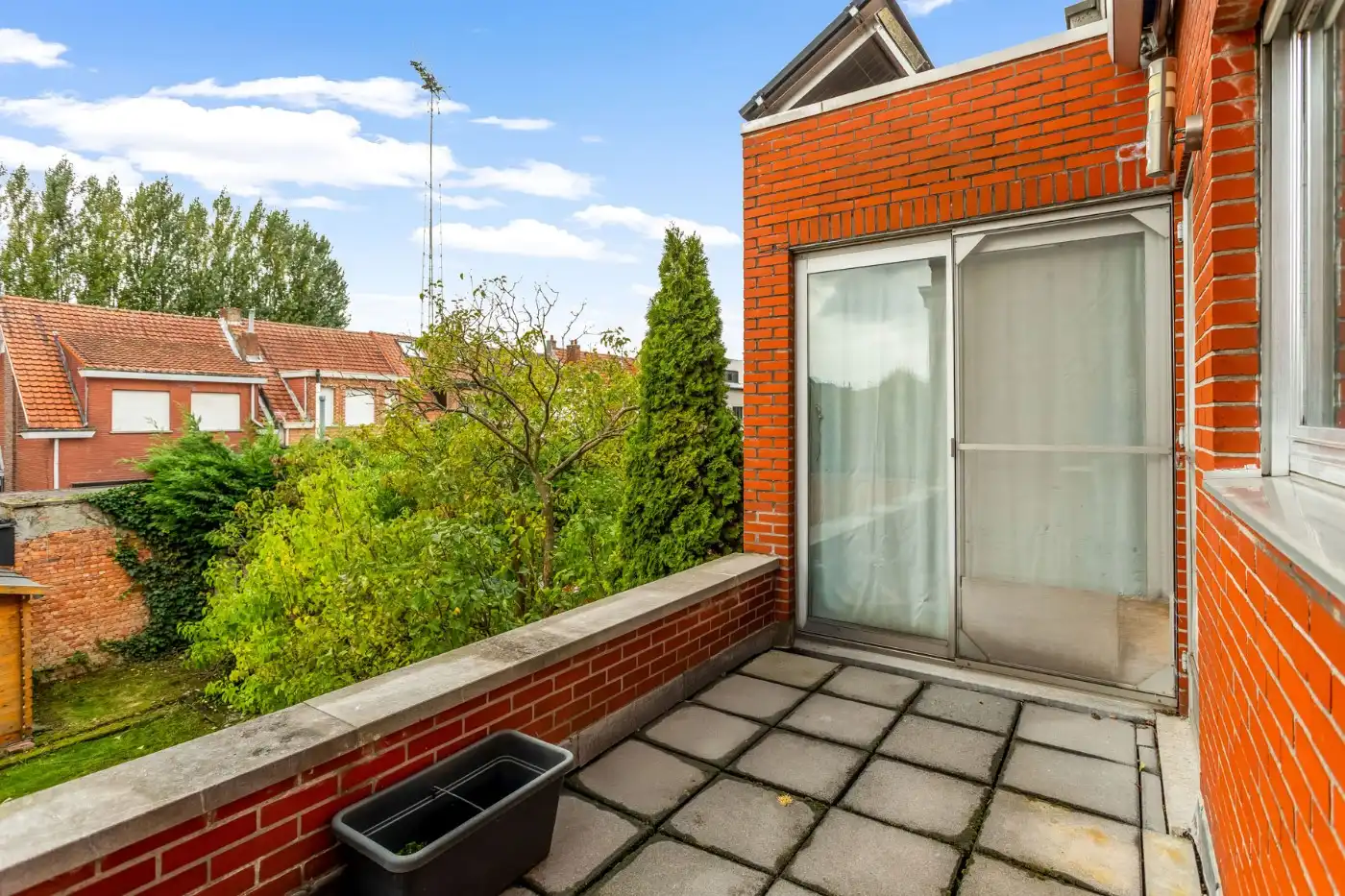 Centraal gelegen, op te frissen woning met 2 à 3 slpk., inpandige garage en tuin foto 14