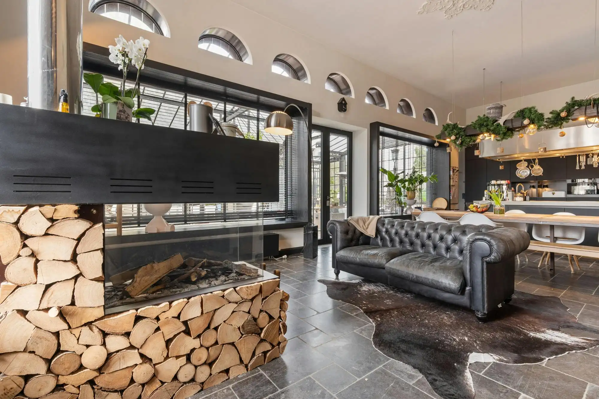 Karaktervol herenhuis met prachtige authentieke elementen te koop in Opglabbeek foto 5