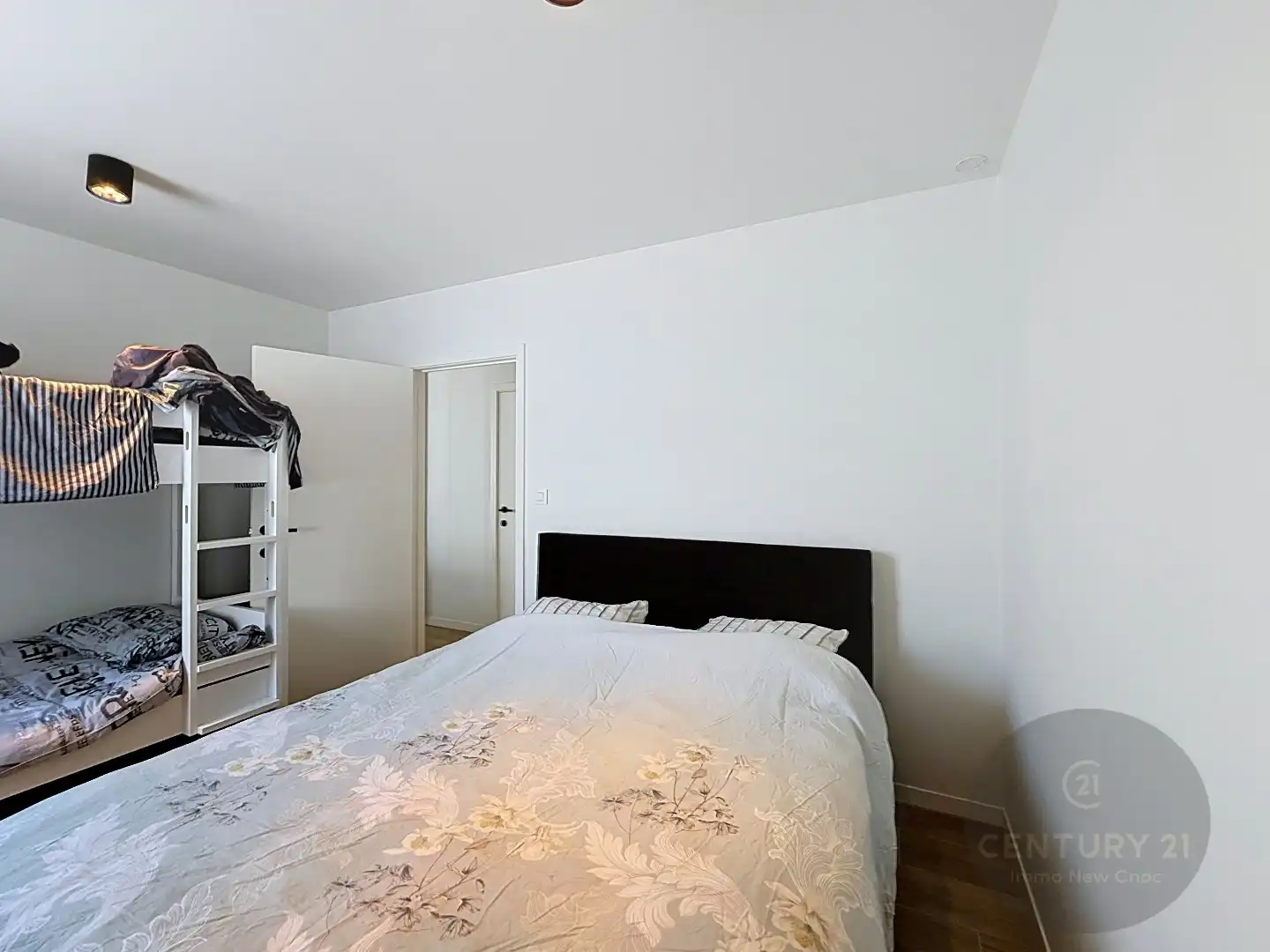 Ruim modern appartement met lift in Oud Knokke, dorp centrum, 2 slaapkamers, fietsberging,  bouwjaar 1985, energielabel C foto 13