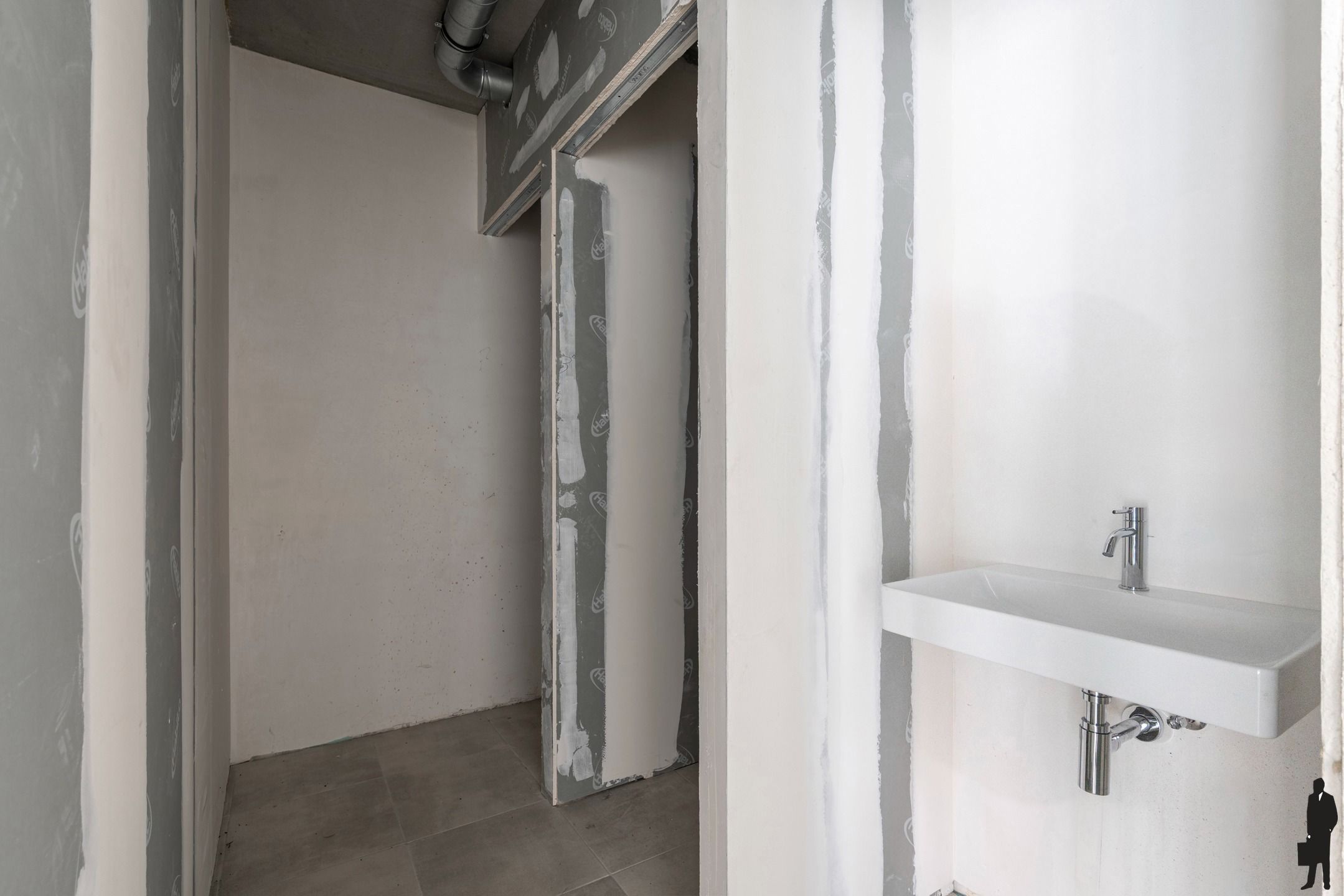 Instapklaar gelijkvloers handelspand in Turnhout foto 7