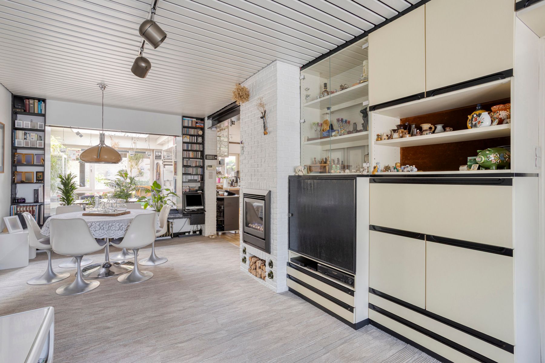 Instapklare halfopen woning op toplocatie in Sint-Niklaas foto 2