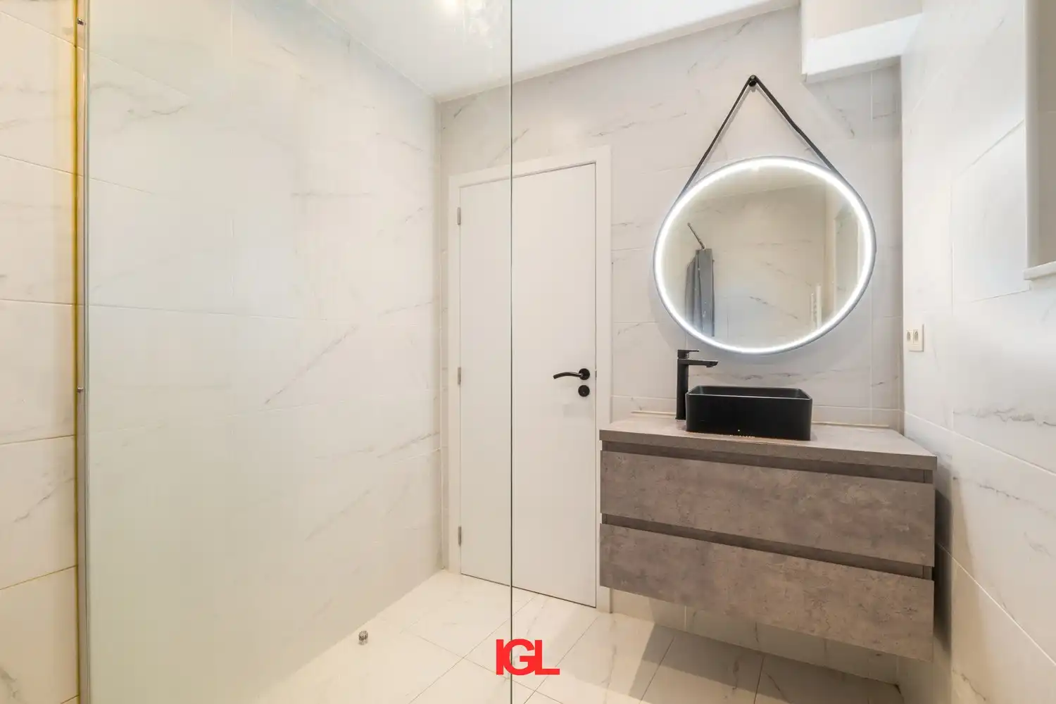 Gerenoveerd gelijkvloersappartement met 2 slaapkamers & garage foto 9