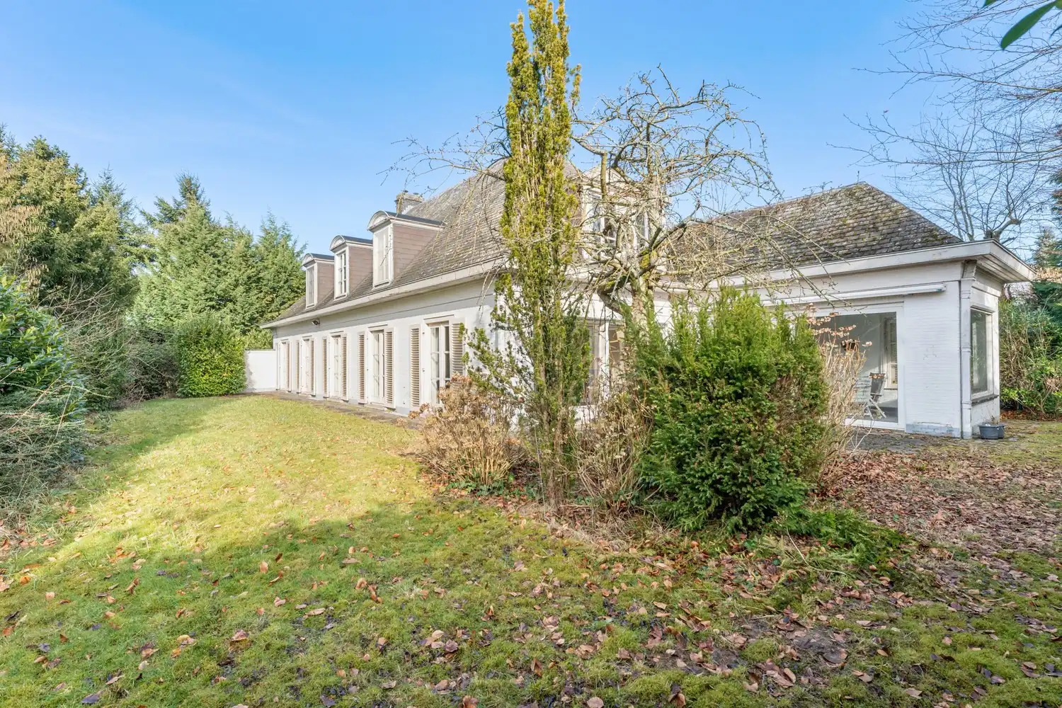 Residentieel gelegen villa met 4-5 ruime slaapkamers/bureau , 2 badkamers, 2 garages en een tuin op een perceel van 11a 71ca te Winksele gemeente Herent. foto 30