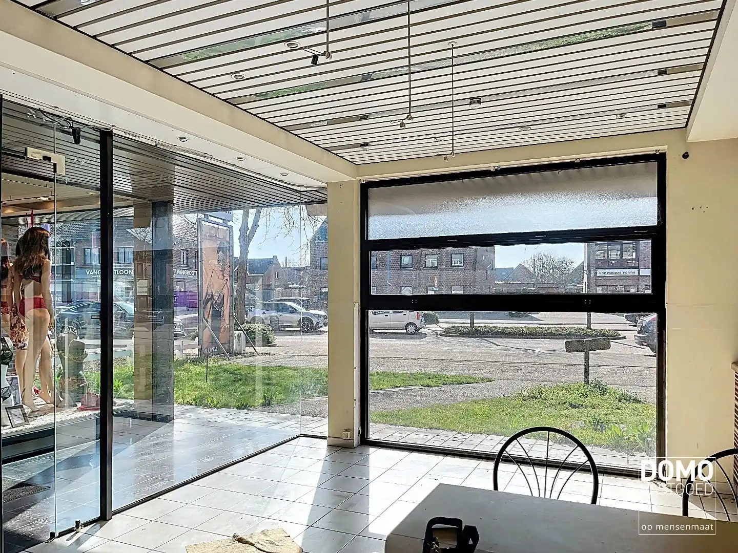 VOLLEDIG TE RENOVEREN HANDELSPAND MET WOONST IN KERMT foto 3