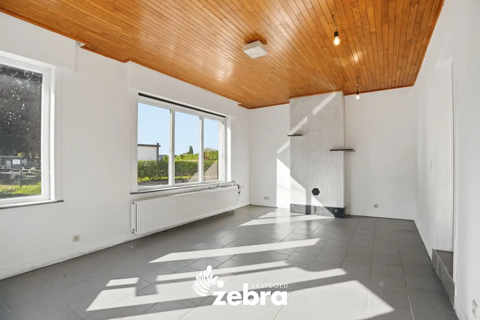 Charmante hoekwoning met garage en ruime bijgebouwen in Meulebeke! foto 4