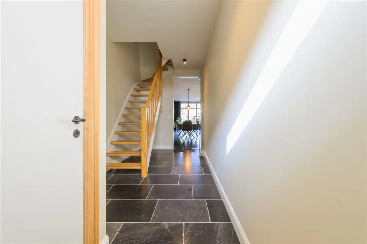 Instapklare woning van 2016 met mooi tuinperceel foto 2