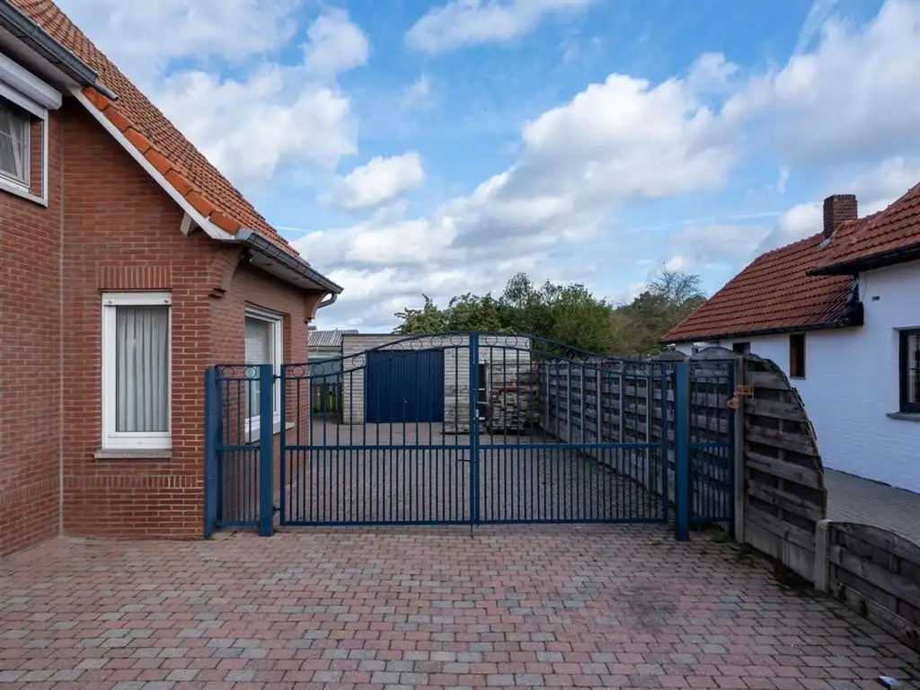 Verzorgde vrijstaande woning, grotendeels gerenoveerd foto 4