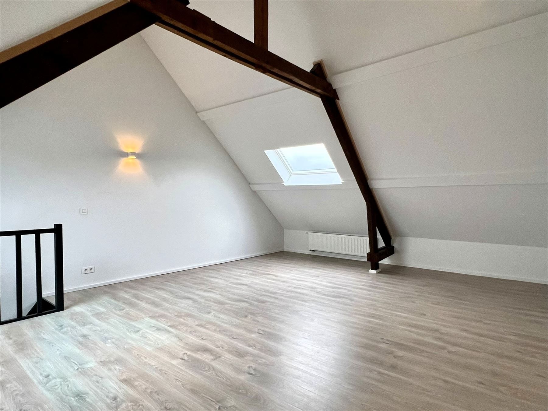 Stijlvol gerenoveerde en comfortabele woning met zonnige tuin  foto 9