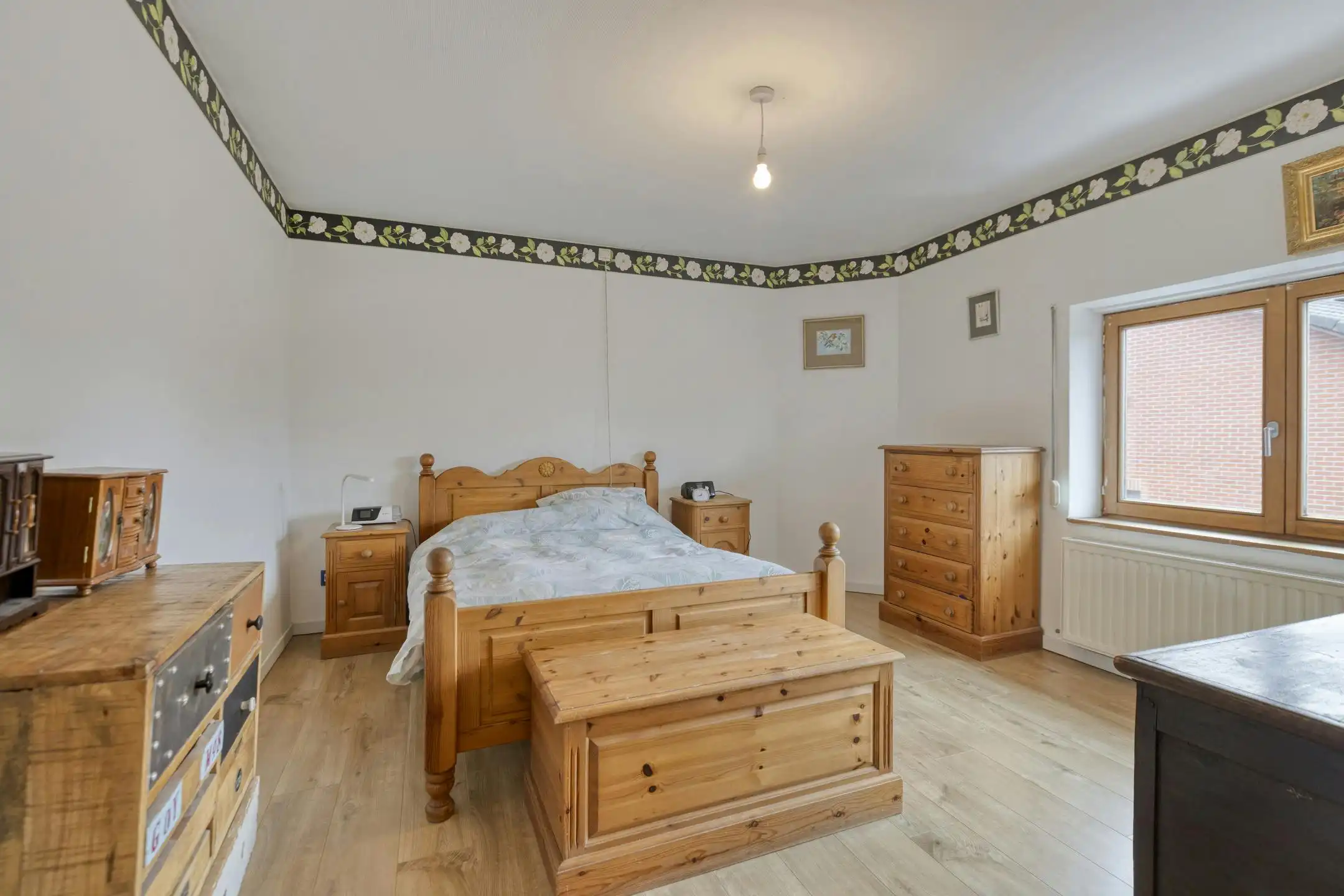 Instapklare, ruime woning in Zepperen op een riant perceel foto 12