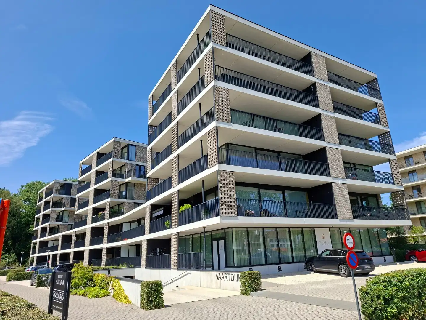 Recent gelijkvloersappartement foto {{pictureIndex}}