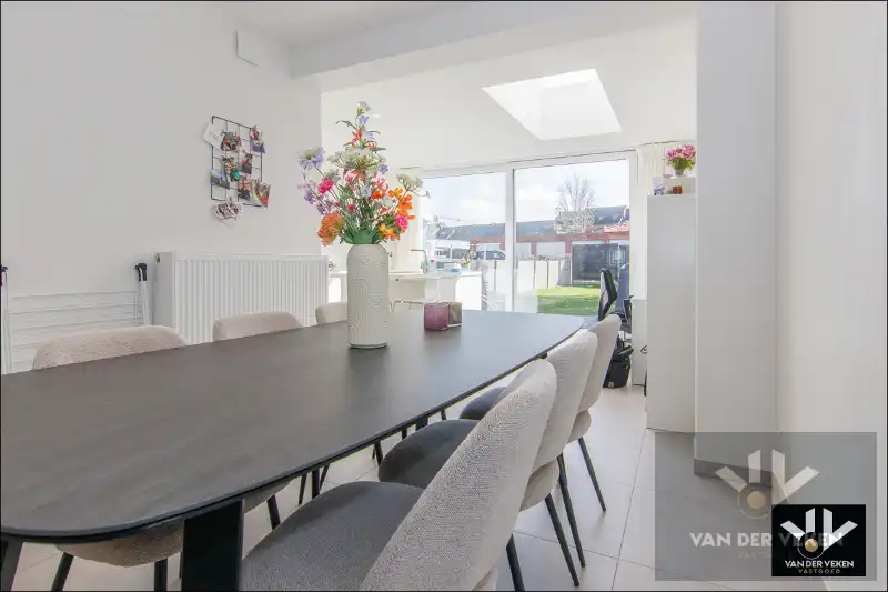 Volledig gerenoveerde en instapklare woning met gezellige stadstuin foto 8