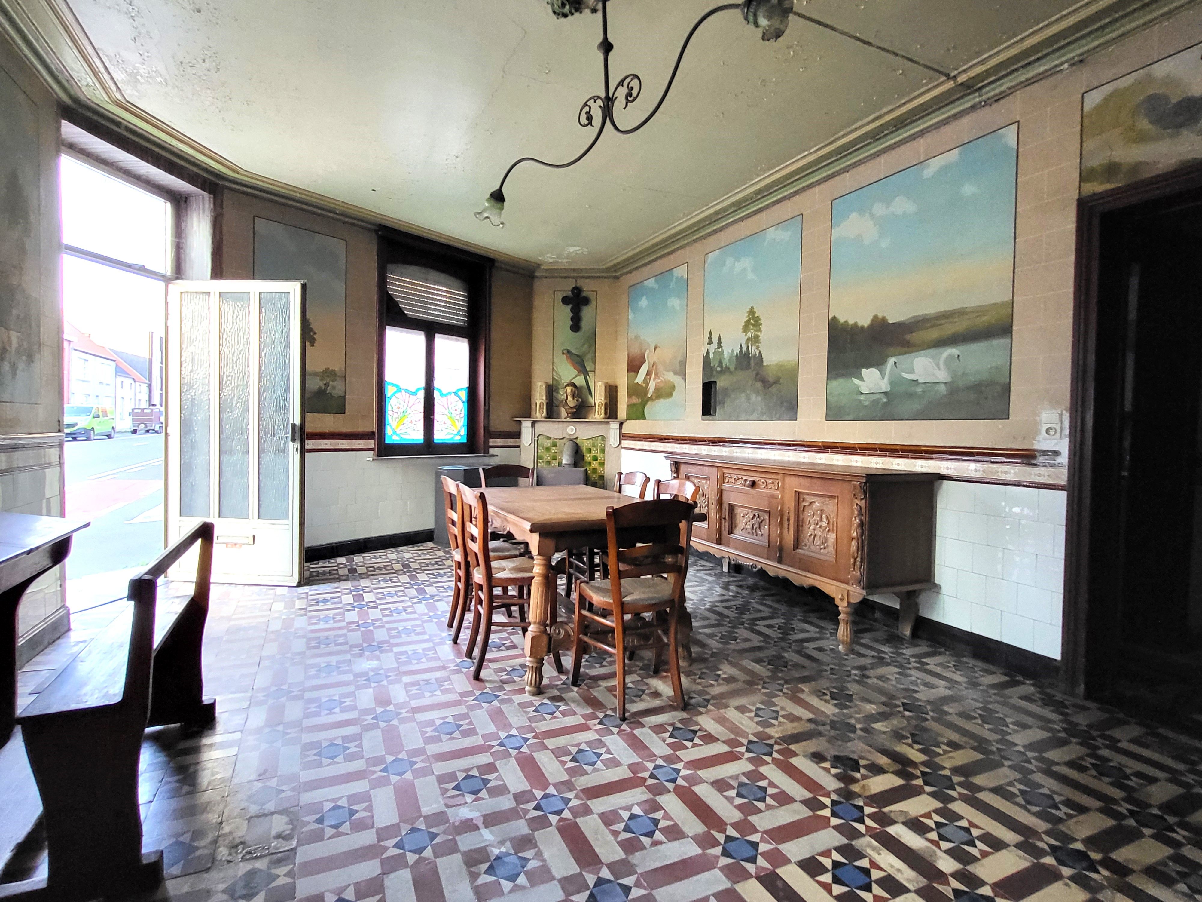 Prachtig te renoveren burgerwoning op 318m² met ruime garage en stalling. foto 7