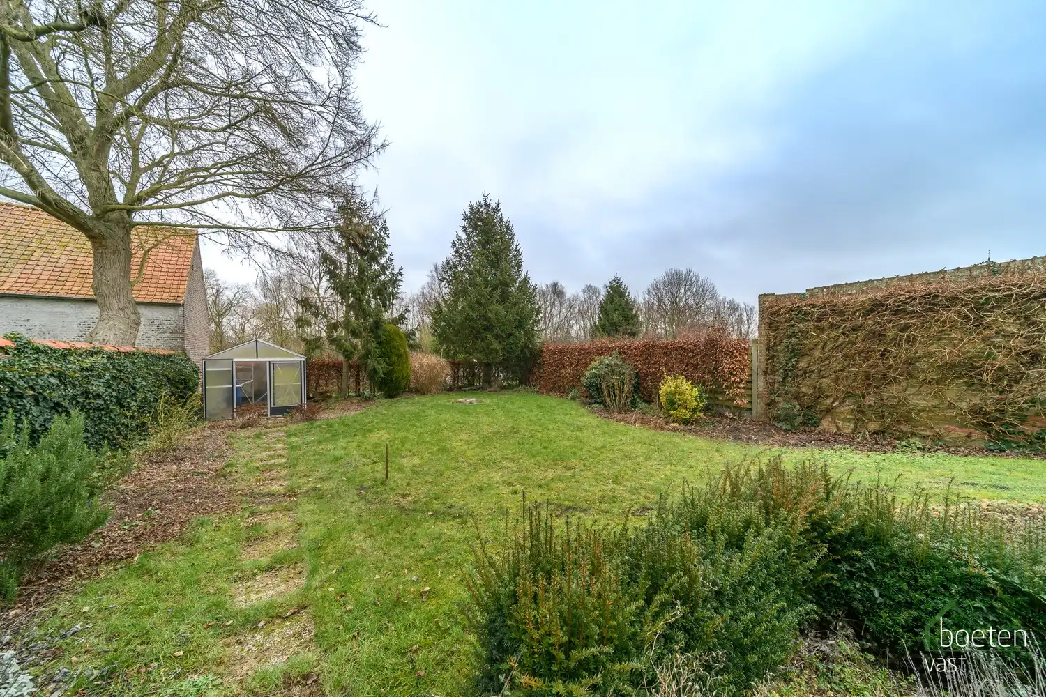 ROESBRUGGE: Ruime maar te moderniseren rijwoning met 4 slpks., grote garage en gezellige tuin op 492m² grondopp. foto 20