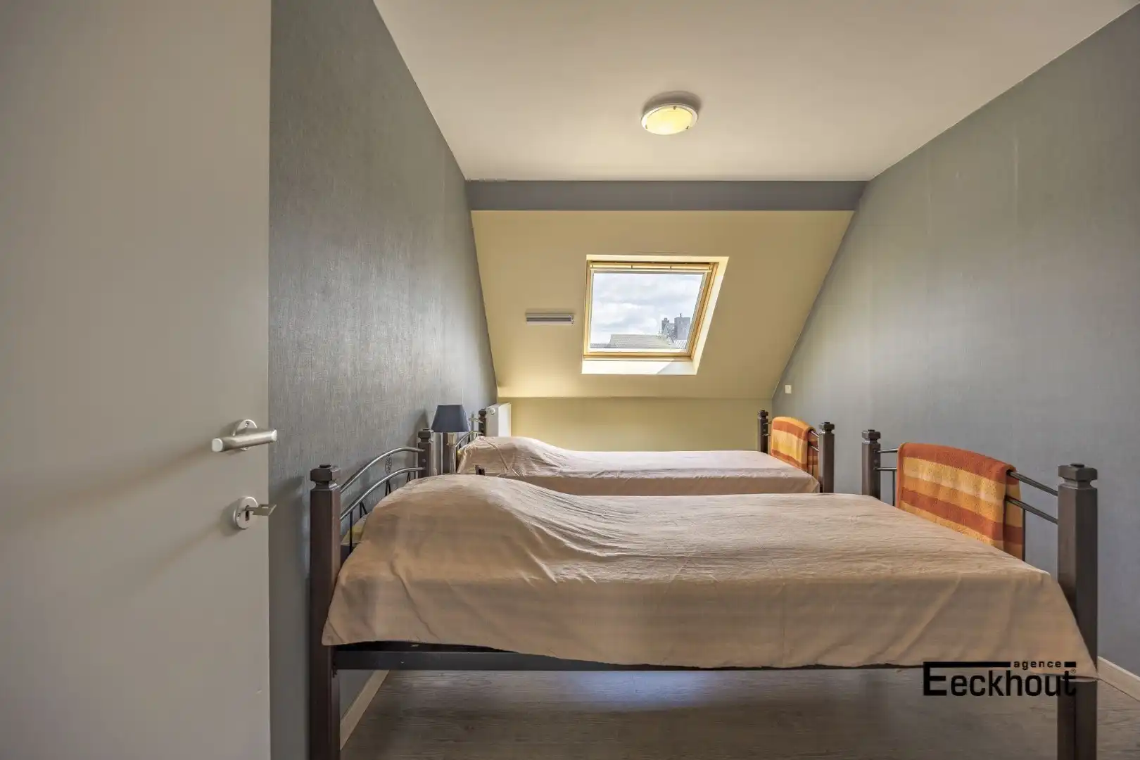 Zeer ruime, recente woning met open zicht op de Spuikom! foto 14