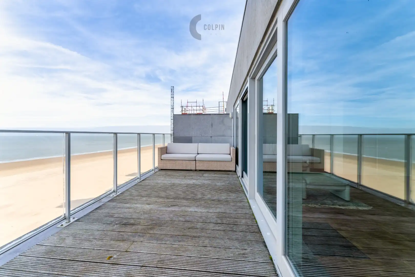 Ruime penthouse met frontaal zeezicht in Duinbergen foto 4