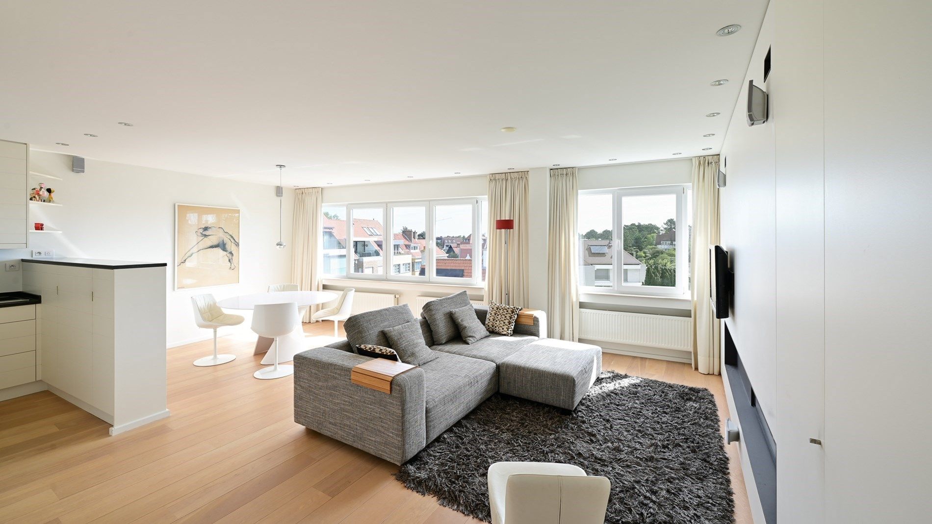 Verzorgd appartement met aangename gevelbreedte genietend van een prachtig open zicht op de villa's, gelegen in het centrum van Knokke. foto 3