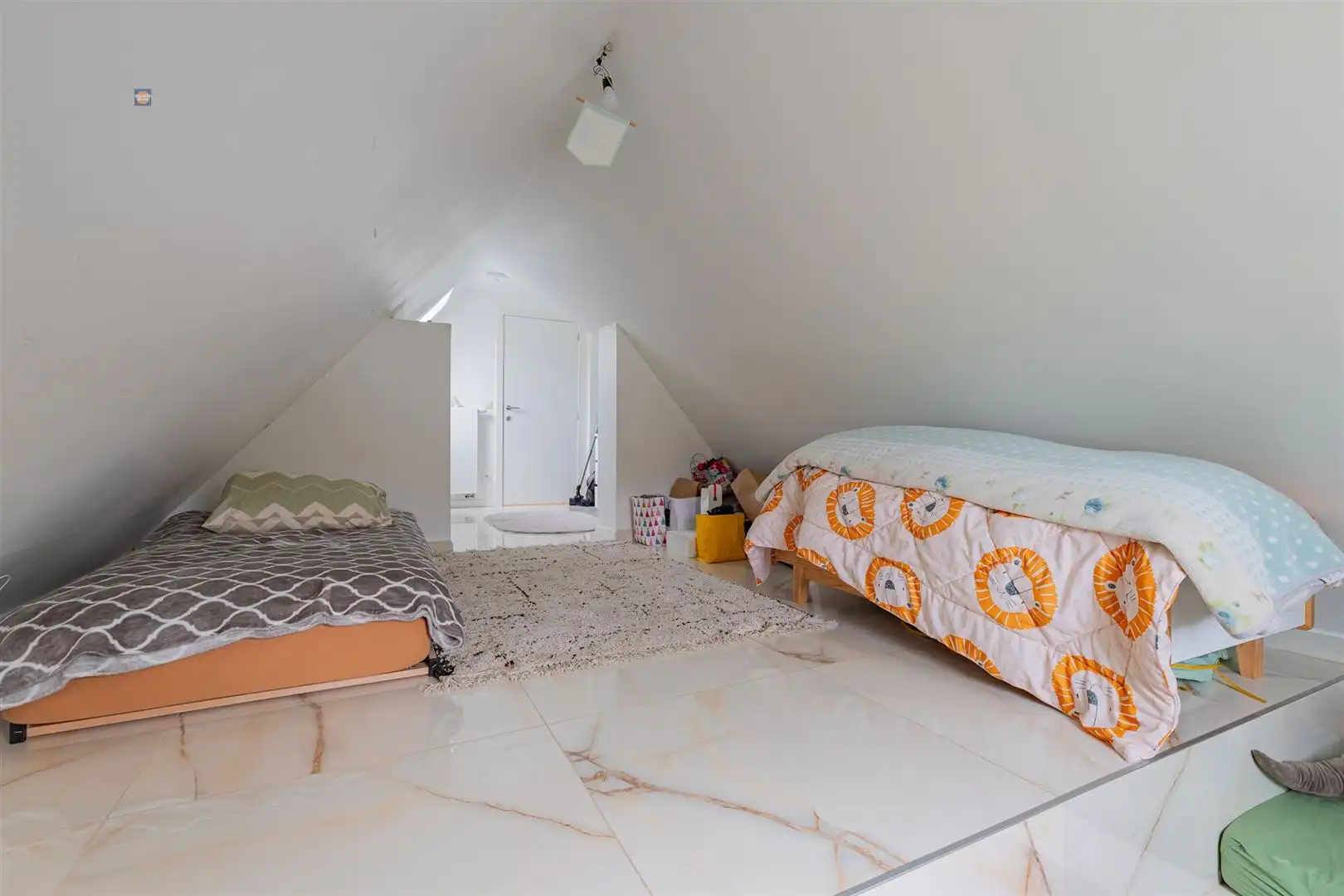 Ruime halfopen woning met grote tuin en 3 slaapkamers foto 19