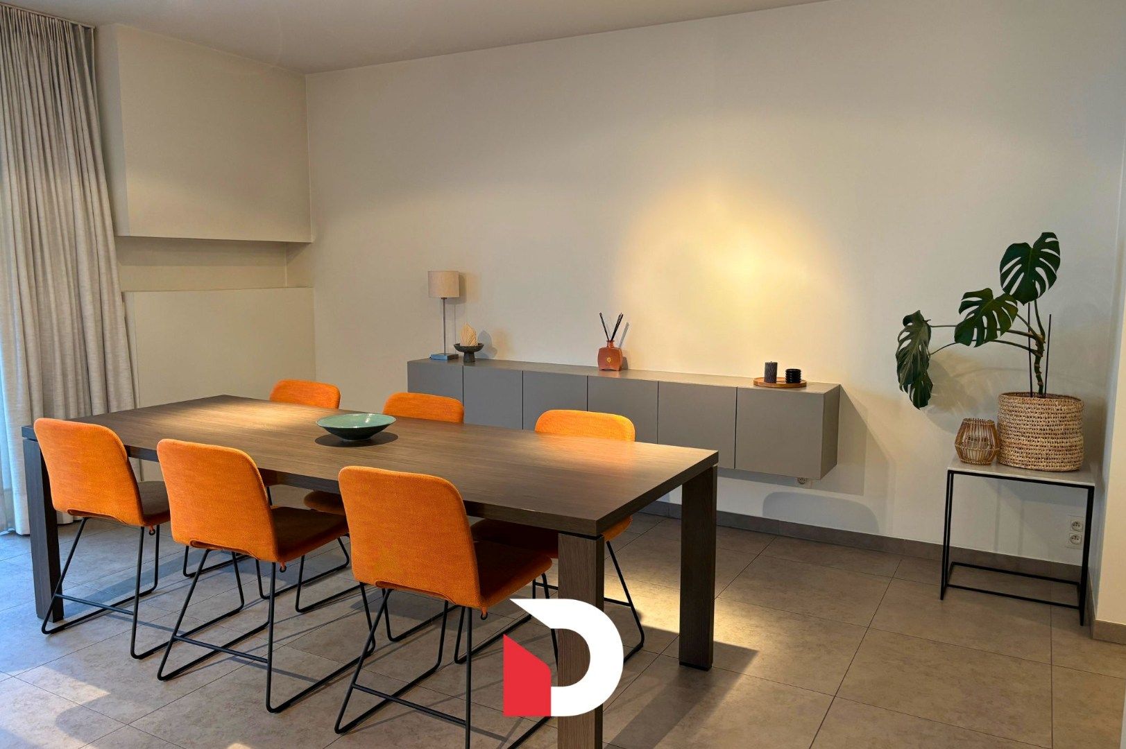 Uniek GEMEUBELD appartement met 2 slaapkamers en ruim terras foto 5